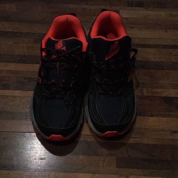 Shoe's - Picture 2 of 3